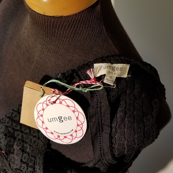 NWT Umgee flowy floral lace cutout sleeveless top - Picture 13 of 13